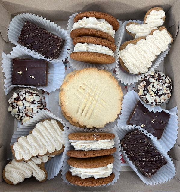 Christmas Cookie Box (18 piece)